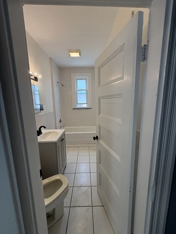4 bed, 1 bath apartment for rent at 252 E Cottage Unit 3, Dorchester — photo 12 of 29