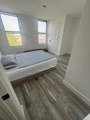 2 bed, 1 bath apartment for rent at 252 East Eagle St Unit 2, Eagle Hill — photo 2 of 11