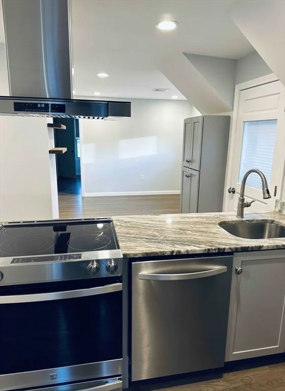 2 bed, 1 bath apartment for rent at 252 Eastern Ave Unit 3, Lynn — photo 5 of 21