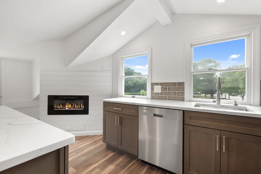 2 bed, 1 bath apartment for rent at 252 Elliott St Unit 2, Beverly — photo 6 of 19