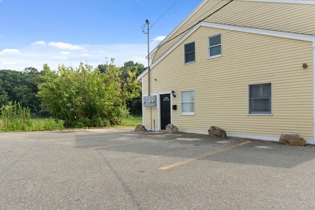 2 bed, 1 bath apartment for rent at 252 Elliott St Unit 2, Beverly — photo 17 of 19