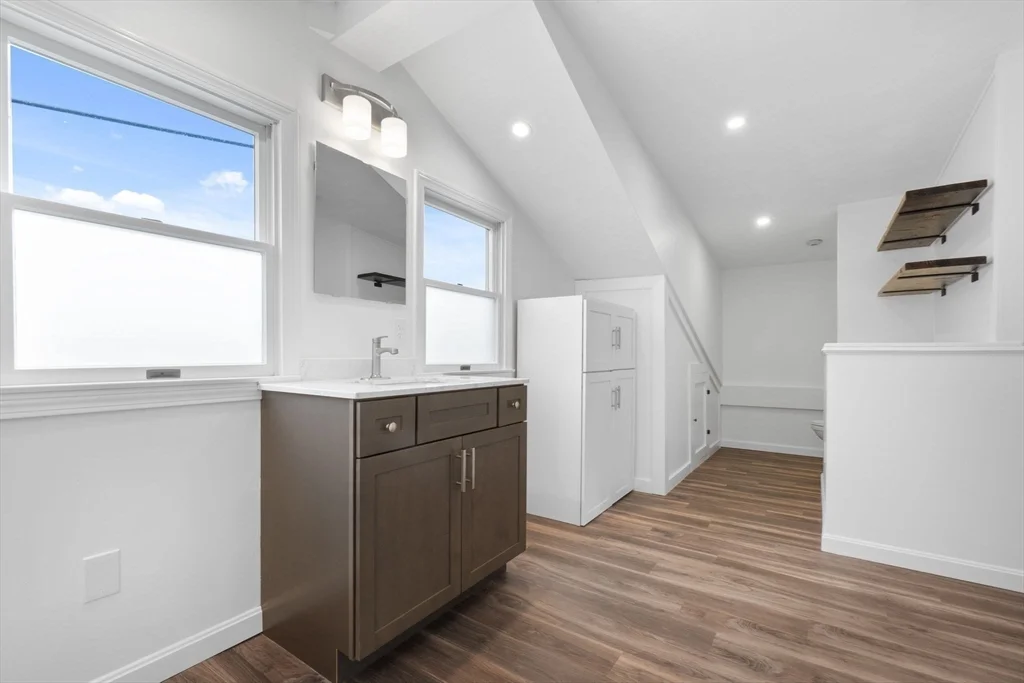 2 bed, 1 bath apartment for rent at 252 Elliott St Unit 2, Beverly — photo 12 of 19