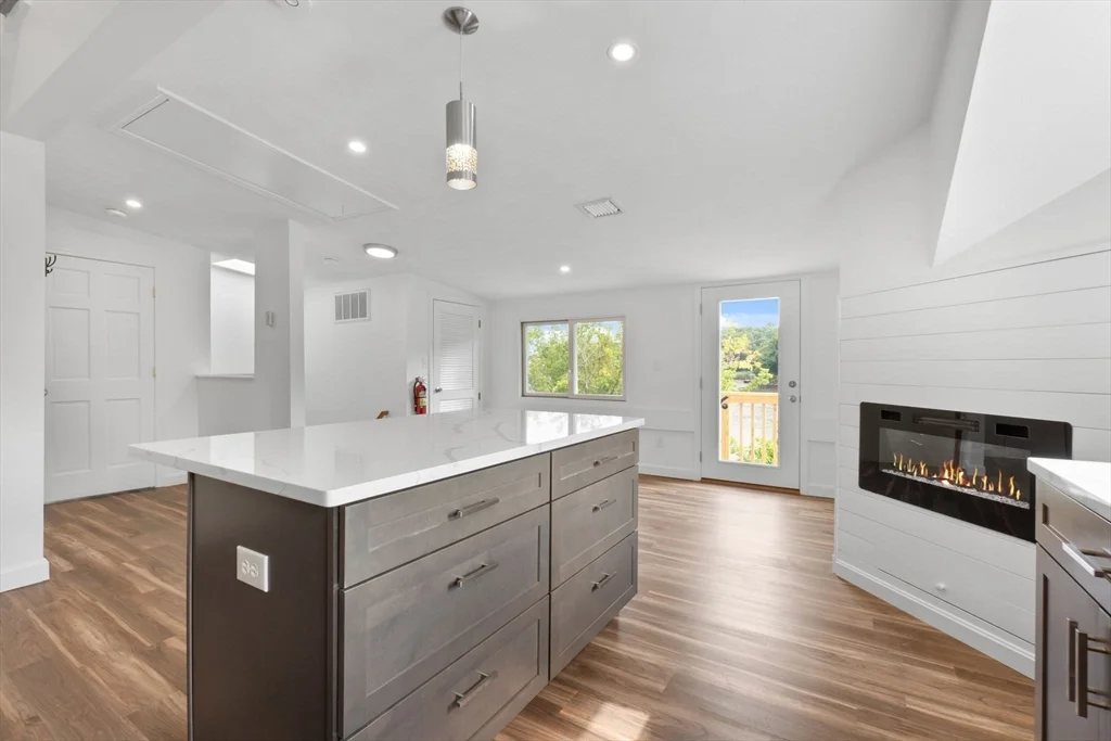 2 bed, 1 bath apartment for rent at 252 Elliott St Unit 2, Beverly — photo 7 of 19