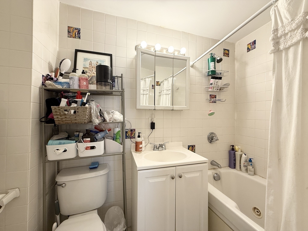 3 bed, 1 bath apartment for rent at 252 Elm St Unit 2, Wellington-Harrington — photo 10 of 11