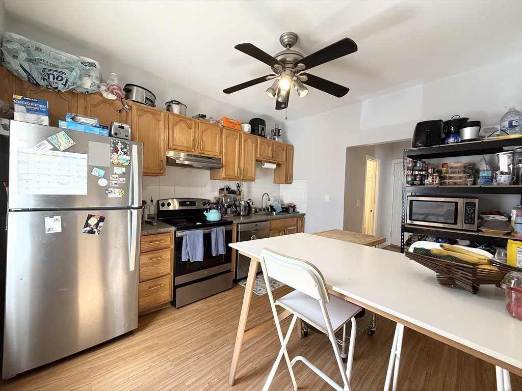 3 bed, 1 bath apartment for rent at 252 Elm St Unit 2, Wellington-Harrington — photo 5 of 11