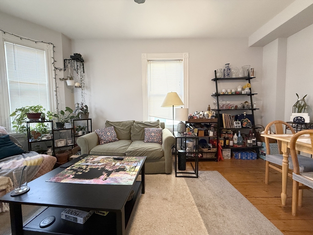 3 bed, 1 bath apartment for rent at 252 Elm St Unit 2, Wellington-Harrington — photo 2 of 11