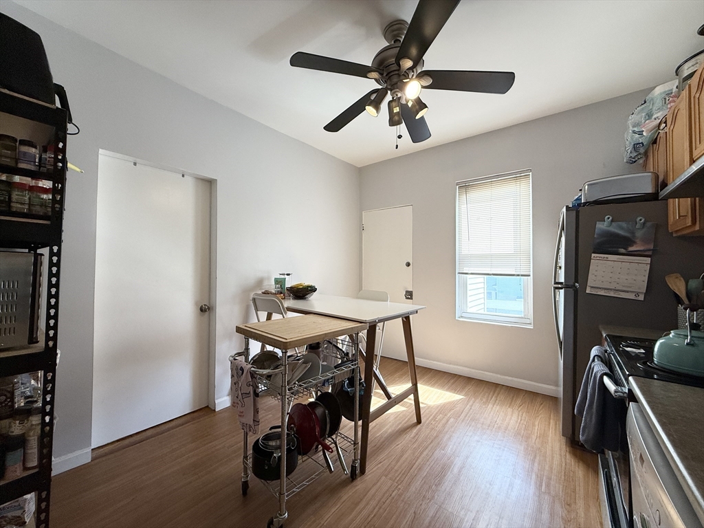 3 bed, 1 bath apartment for rent at 252 Elm St Unit 2, Wellington-Harrington — photo 4 of 11