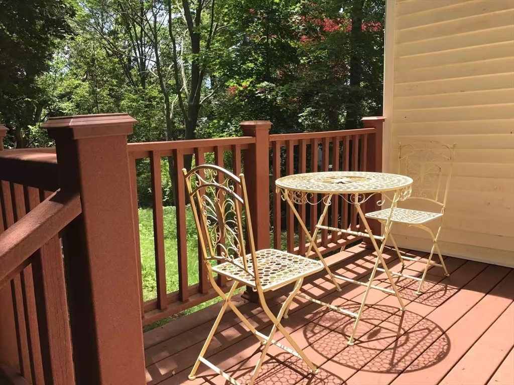 4 bed, 2 bath apartment for rent at 252 Florence Ave, Arlington — photo 8 of 8