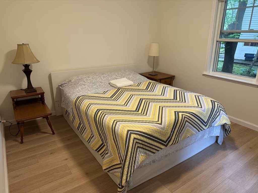 4 bed, 2 bath apartment for rent at 252 Florence Ave, Arlington — photo 3 of 8