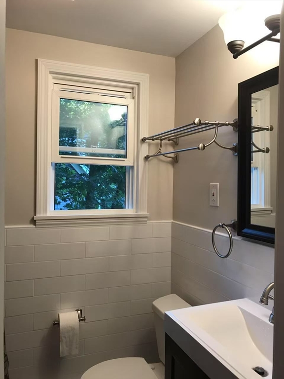 4 bed, 2 bath apartment for rent at 252 Florence Ave, Arlington — photo 6 of 8