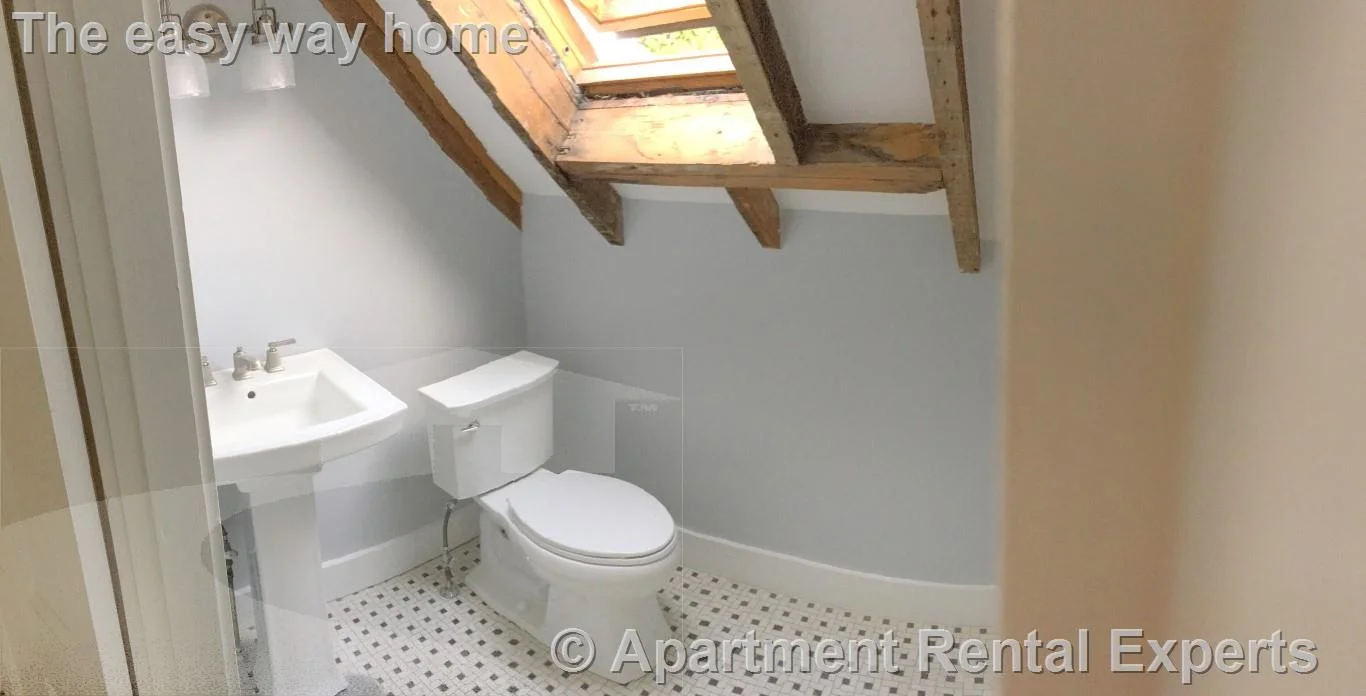 6 bed, 1 bath apartment for rent at 252 Harvard St Unit 2, Tufts — photo 18 of 19