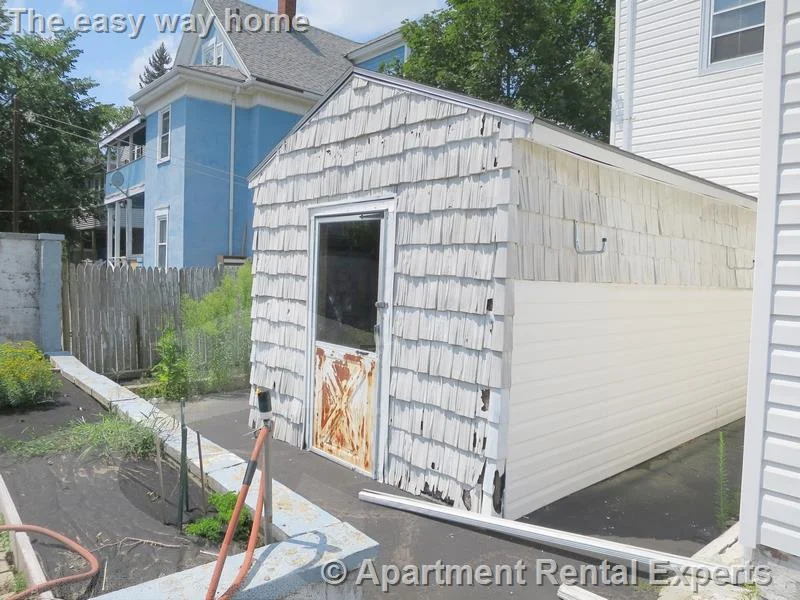 6 bed, 1 bath apartment for rent at 252 Harvard St Unit 2, Tufts — photo 16 of 19