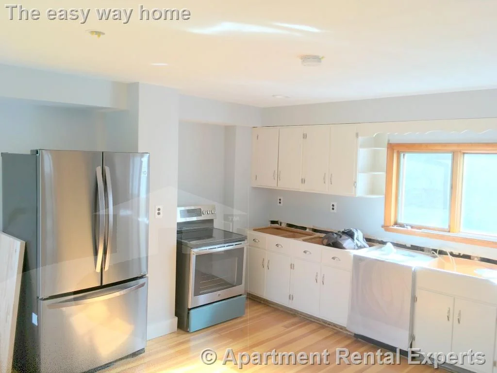 6 bed, 1 bath apartment for rent at 252 Harvard St Unit 2, Tufts — photo 17 of 19