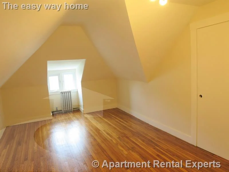 6 bed, 1 bath apartment for rent at 252 Harvard St Unit 2, Tufts