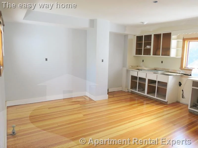 6 bed, 1 bath apartment for rent at 252 Harvard St Unit 2, Tufts — photo 4 of 19