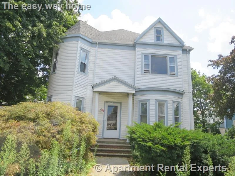 6 bed, 1 bath apartment for rent at 252 Harvard St Unit 2, Tufts — photo 10 of 19