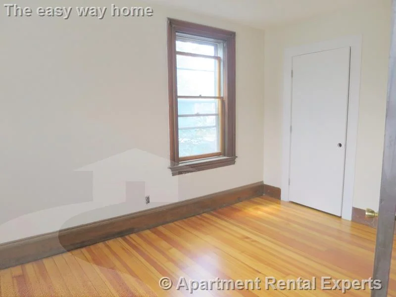 6 bed, 1 bath apartment for rent at 252 Harvard St Unit 2, Tufts — photo 8 of 19
