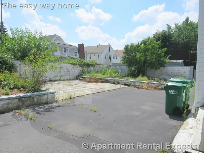 6 bed, 1 bath apartment for rent at 252 Harvard St Unit 2, Tufts — photo 12 of 19