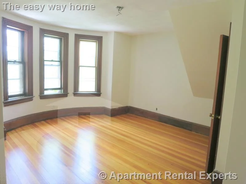 6 bed, 1 bath apartment for rent at 252 Harvard St Unit 2, Tufts — photo 9 of 19