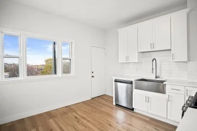 3 bed, 1 bath apartment for rent at 252 Magnolia Unit 3L, Dorchester — photo 4 of 12