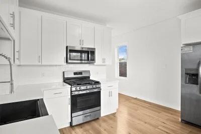 3 bed, 1 bath apartment for rent at 252 Magnolia Unit 3L, Dorchester — photo 3 of 12
