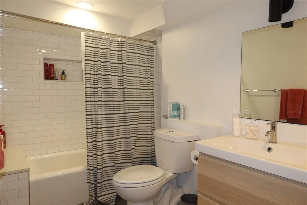 2 bed, 1 bath apartment for rent at 252 W 3rd Unit 1, South Boston — photo 12 of 19
