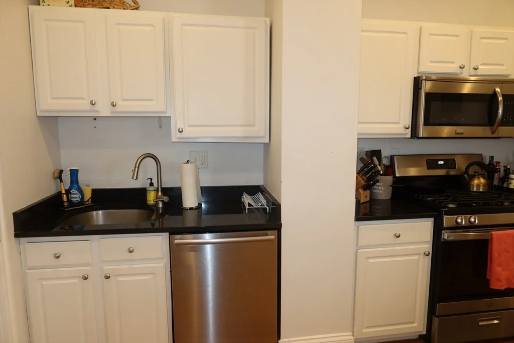 2 bed, 1 bath apartment for rent at 252 W 3rd Unit 1, South Boston — photo 8 of 19