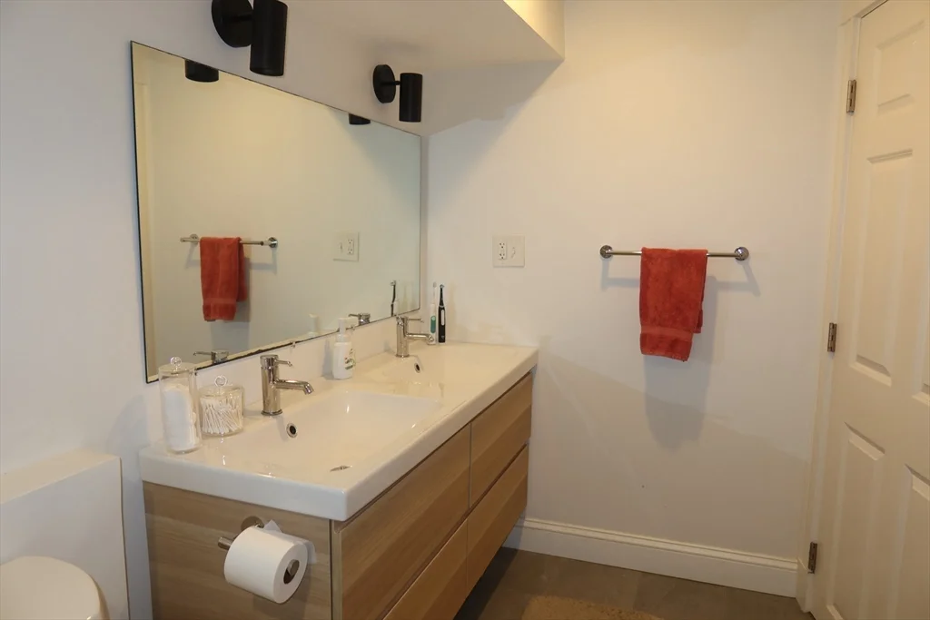 2 bed, 1 bath apartment for rent at 252 W 3rd Unit 1, South Boston — photo 13 of 19