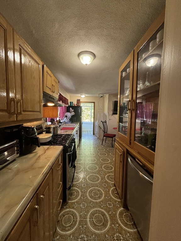 3 bed, 1 bath apartment for rent at 253 Fellsway W Unit 2, North Medford — photo 7 of 16