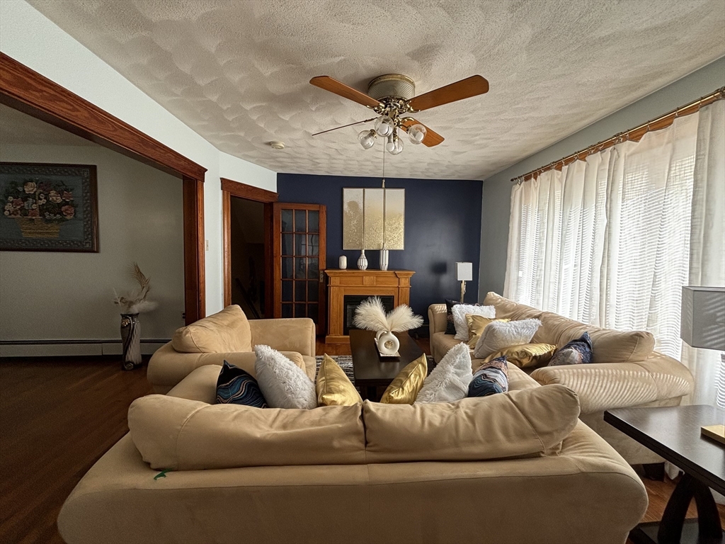 3 bed, 1 bath apartment for rent at 253 Fellsway W Unit 2, North Medford — photo 2 of 16