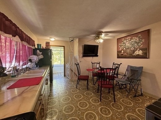 3 bed, 1 bath apartment for rent at 253 Fellsway W Unit 2, North Medford — photo 5 of 16
