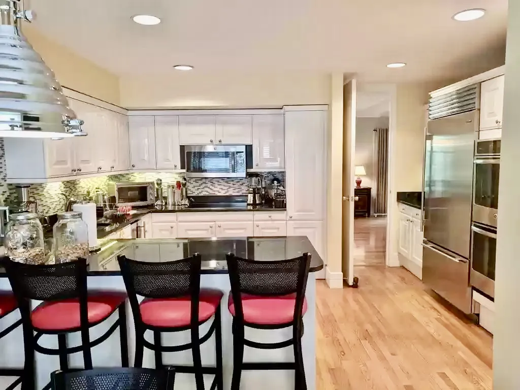 5 bed, 4.5 bath apartment for rent at 253 Nahanton St Unit 1, Oak Hill — photo 1 of 16