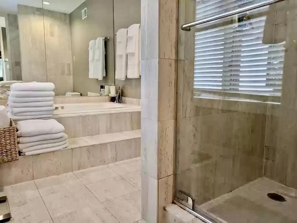 5 bed, 4.5 bath apartment for rent at 253 Nahanton St Unit 1, Oak Hill — photo 16 of 16