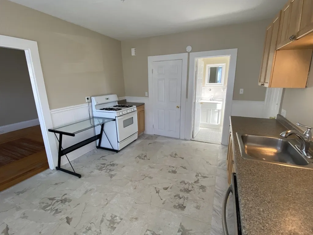 2 bed, 1 bath apartment for rent at 253 Whitwell Unit 2R, Quincy — photo 4 of 12
