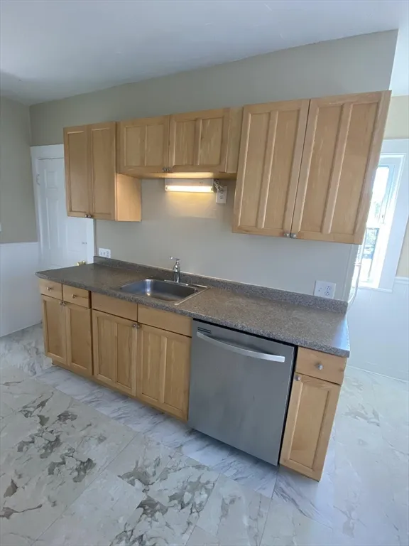 2 bed, 1 bath apartment for rent at 253 Whitwell Unit 2R, Quincy — photo 2 of 12