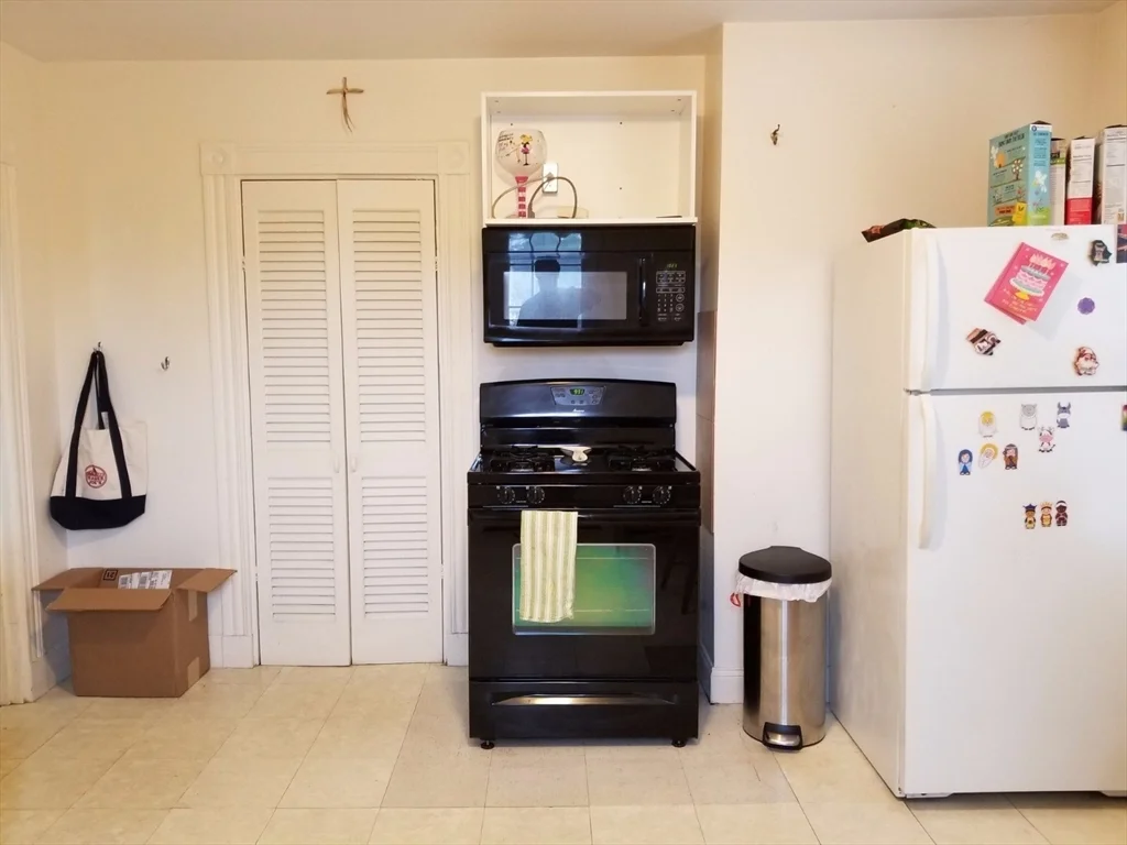 2 bed, 1 bath apartment for rent at 254-256 Elliot St Unit 2, Newton — photo 3 of 13