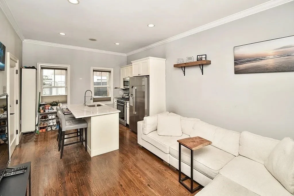 1 bed, 1 bath apartment for rent at 254 Bowen St Unit 1, South Boston — photo 1 of 13