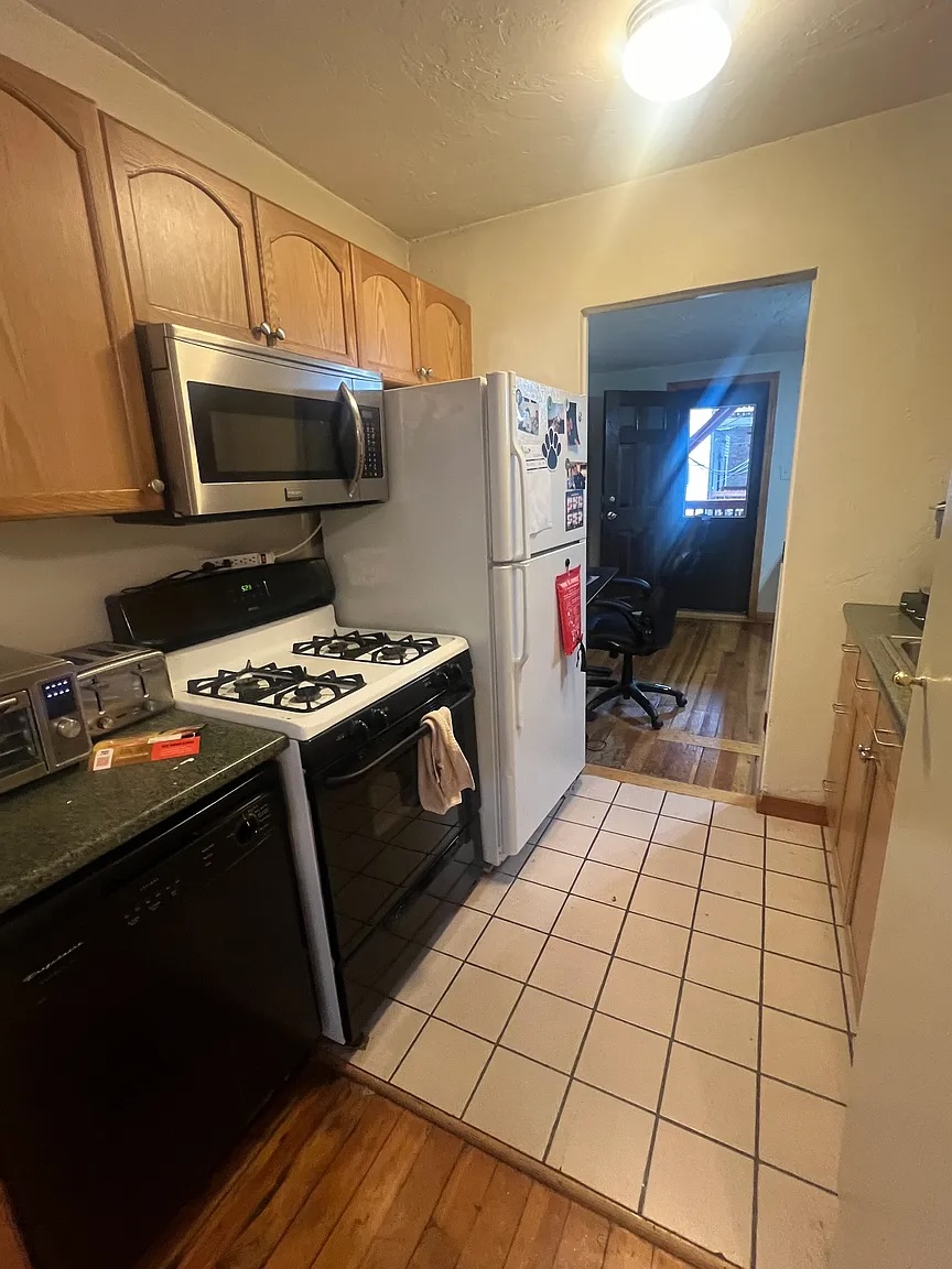 1 bed, 1 bath apartment for rent at 254 E St Unit 1, South Boston — photo 5 of 12