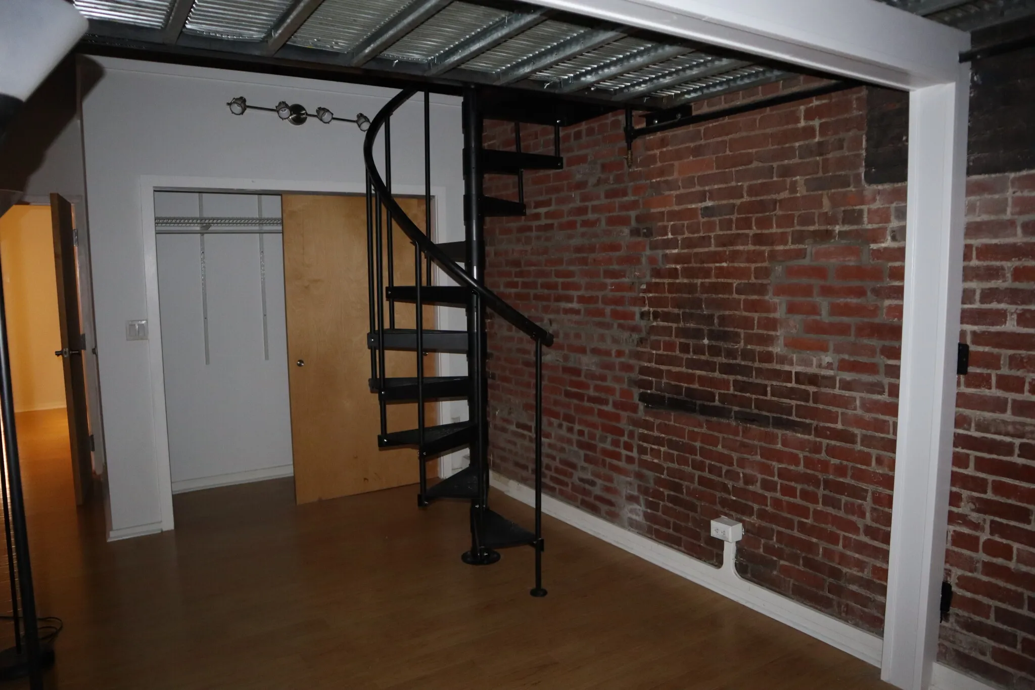 3 bed, 2 bath apartment for rent at 254 Friend St Unit 1, West End — photo 17 of 26