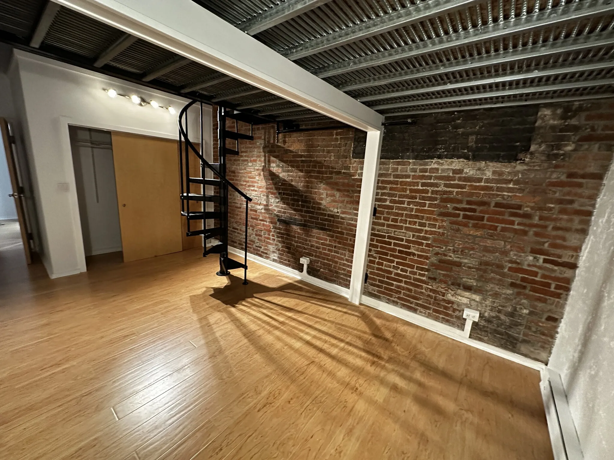 3 bed, 2 bath apartment for rent at 254 Friend St Unit 1, West End — photo 16 of 26