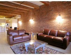 4 bed, 2 bath apartment for rent at 254 Friend St Unit 5, West End — photo 1 of 24