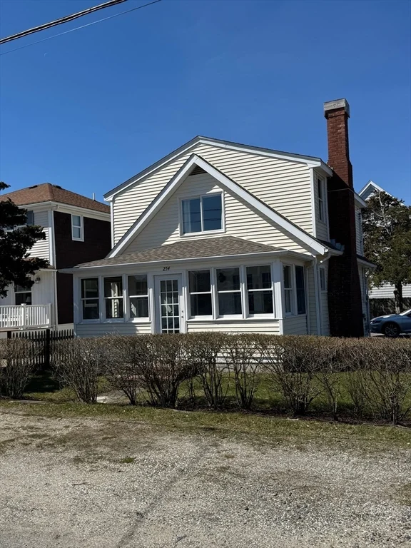 2 bed, 1 bath apartment for rent at 254 Gurnet Rd, Duxbury — photo 2 of 24