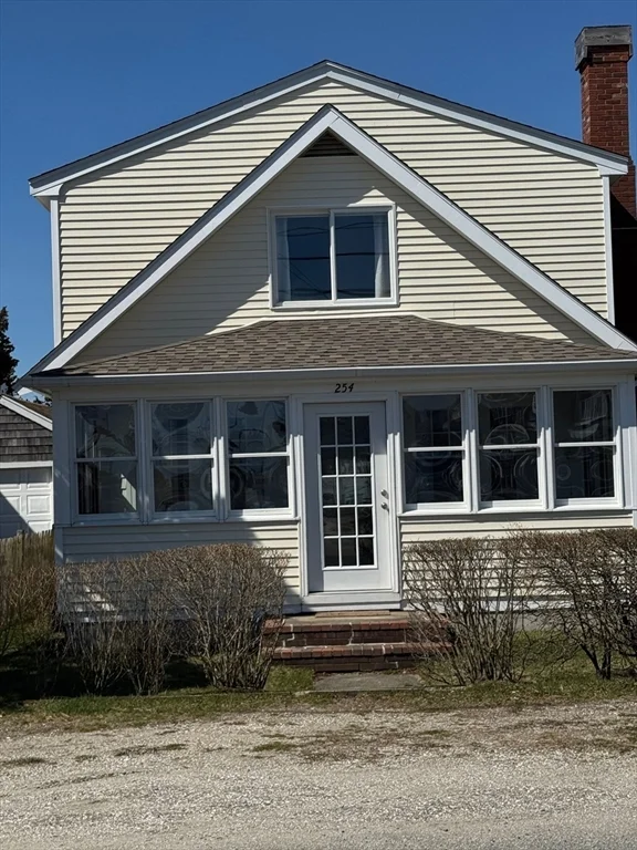 2 bed, 1 bath apartment for rent at 254 Gurnet Rd, Duxbury — photo 3 of 24