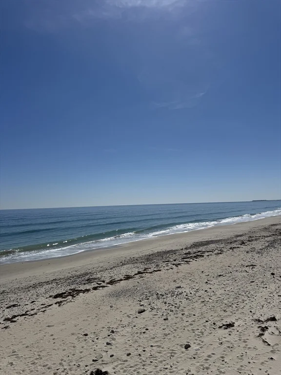 2 bed, 1 bath apartment for rent at 254 Gurnet Rd, Duxbury — photo 1 of 24