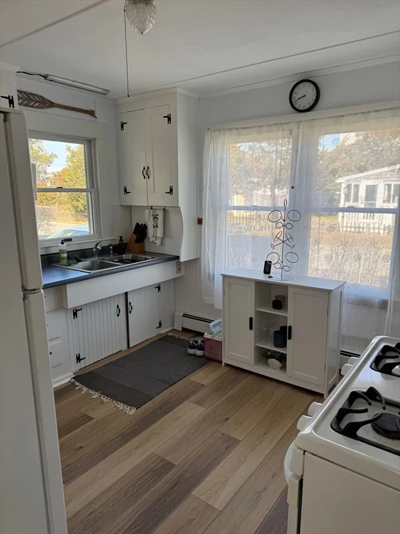 2 bed, 1 bath apartment for rent at 254 Gurnet Rd, Duxbury — photo 15 of 24