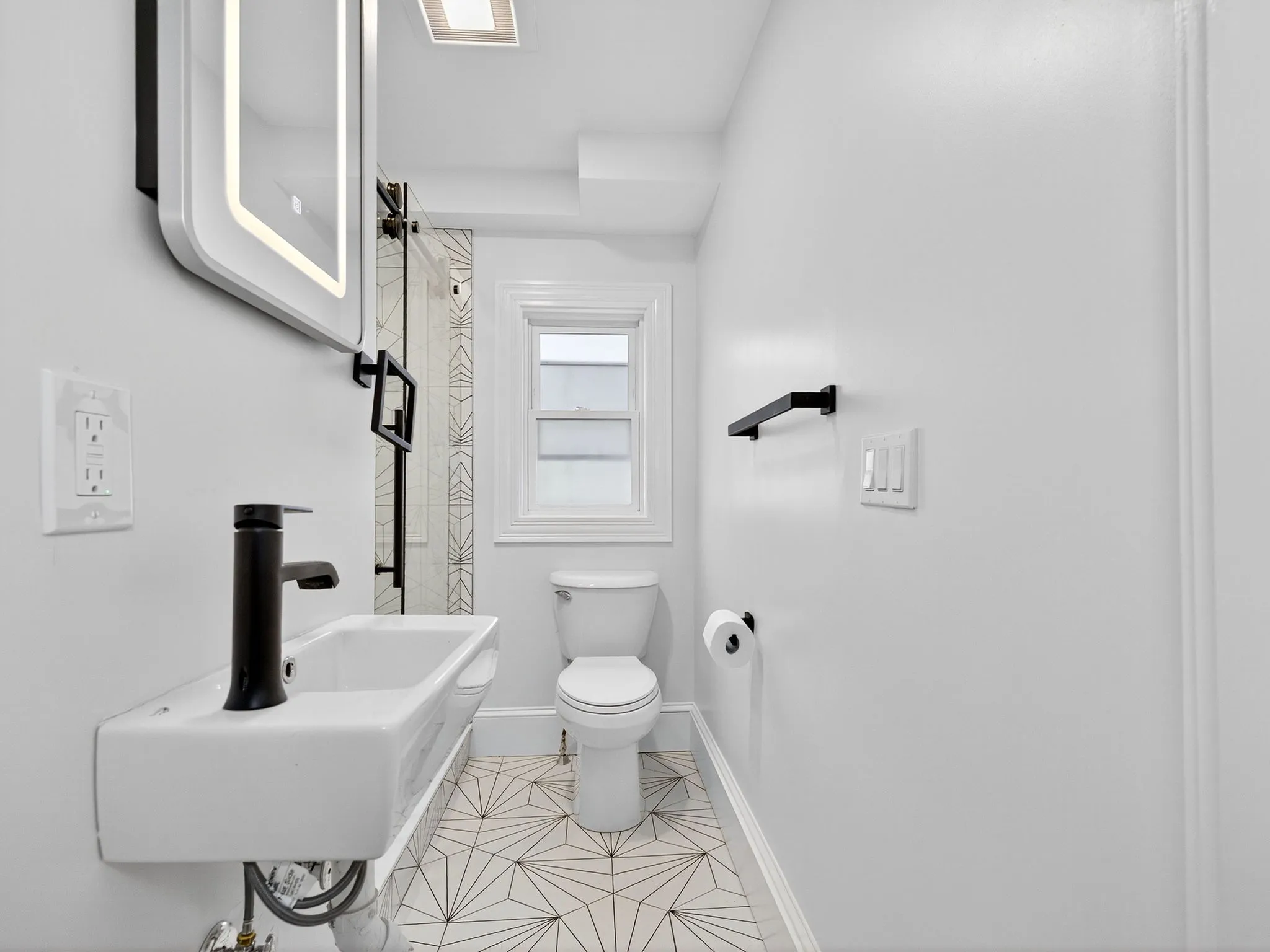 3 bed, 2 bath apartment for rent at 254 Main St Unit 1, South Medford — photo 13 of 15
