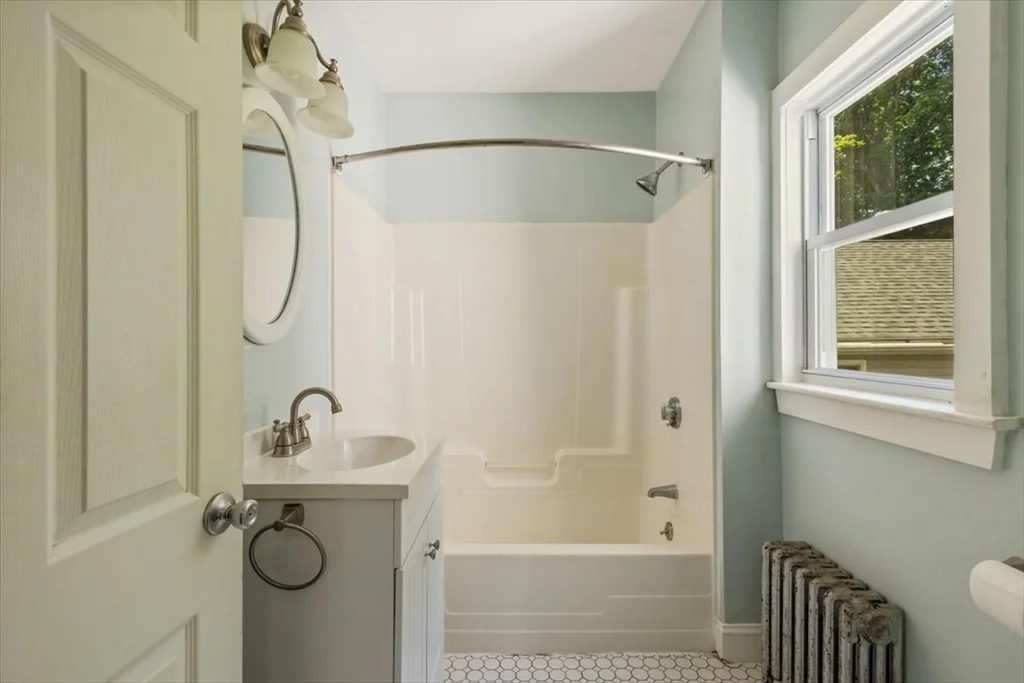2 bed, 1 bath apartment for rent at 254 N Elm St U1 Unit 1, West Bridgewater — photo 8 of 23