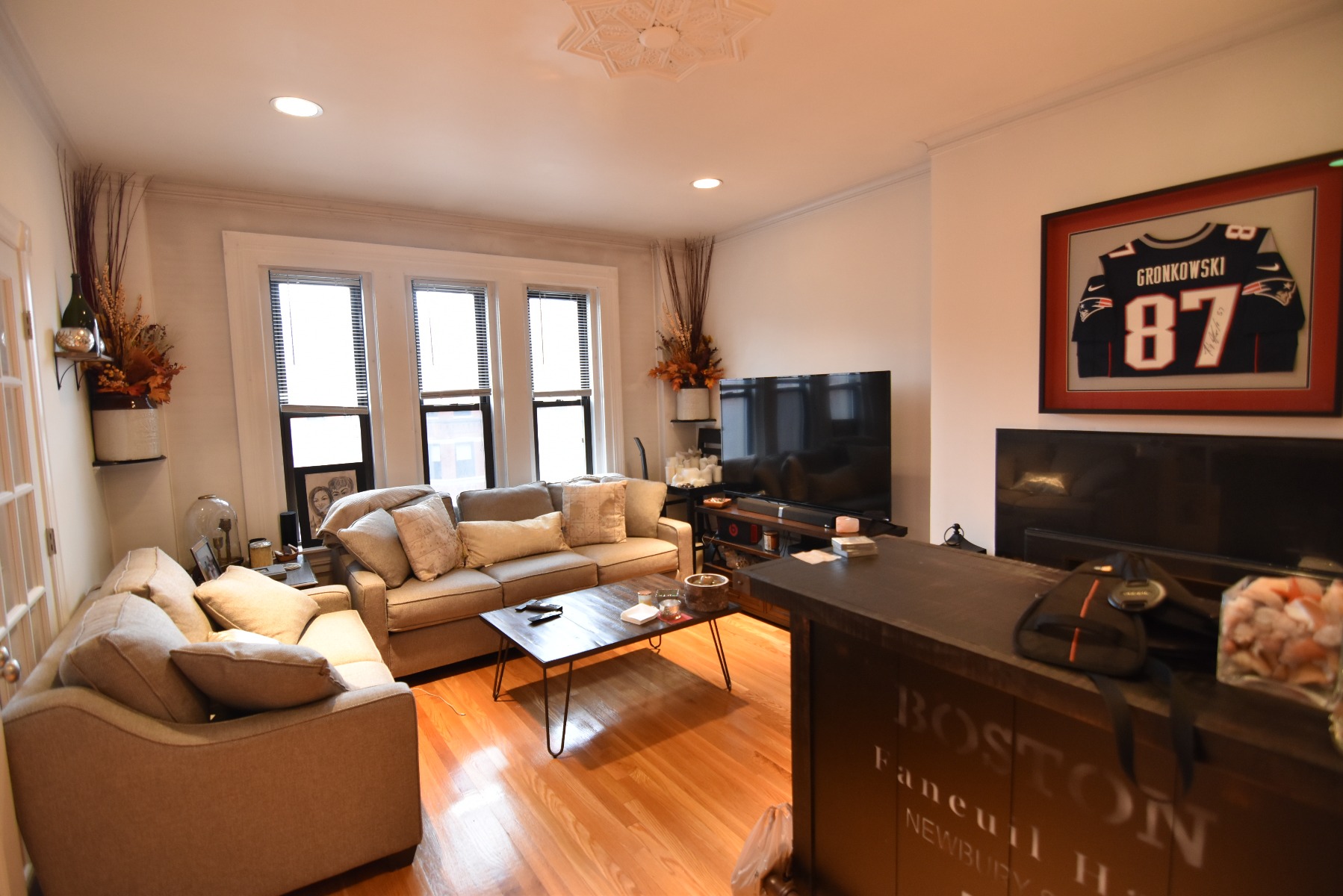 1 bed, 1 bath apartment for rent at 254 Newbury St Unit 4, Back Bay