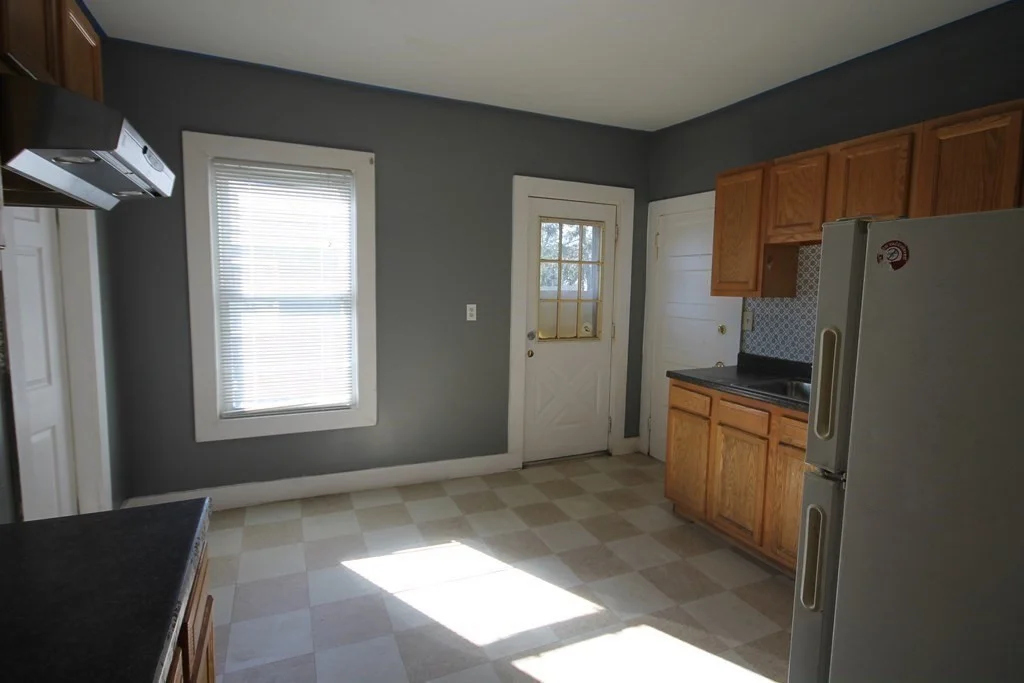 3 bed, 1 bath apartment for rent at 254 Oakland St Unit 2, Springfield