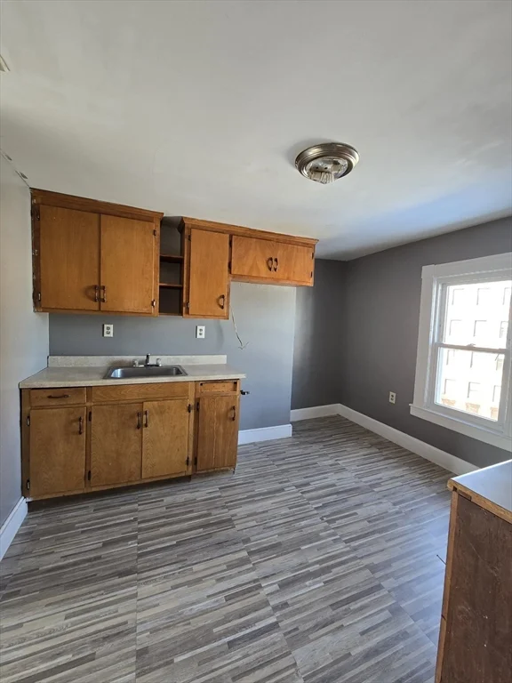 2 bed, 1 bath apartment for rent at 254 Oakland Unit 3, Springfield — photo 2 of 8